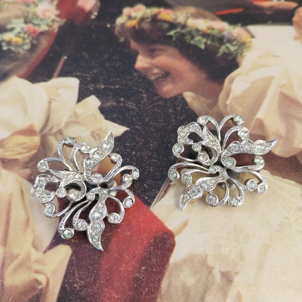 Vintage Silver Floral Earrings Clips - Picture 14 of 14
